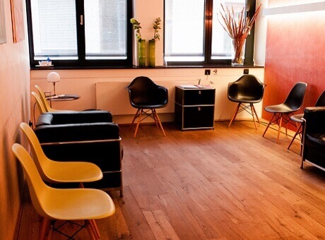 Praxisräumlichkeiten Wartezimmer Praxisklinik Dr. Blesse - Ästhetisch-Plastische Chirurgie Bielefeld